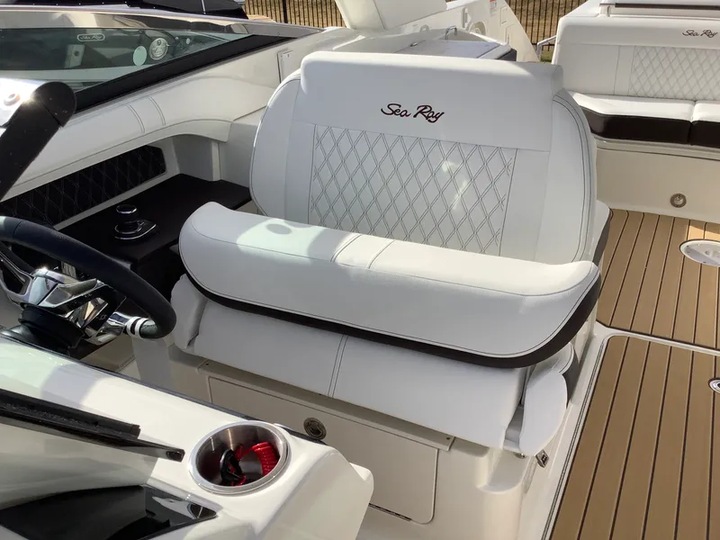 Slide: The Image of Sea Ray SLX 310 2026 - 34