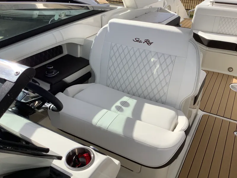 Slide: The Image of Sea Ray SLX 310 2026 - 35