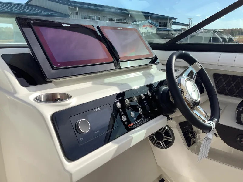 Slide: The Image of Sea Ray SLX 310 2026 - 38