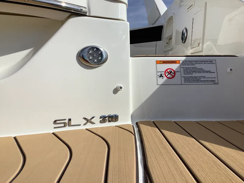 Slide: The Image of Sea Ray SLX 310 2026 - 4
