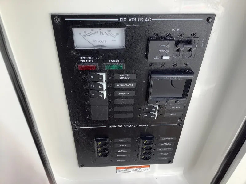 Slide: The Image of Sea Ray SLX 310 2026 - 41