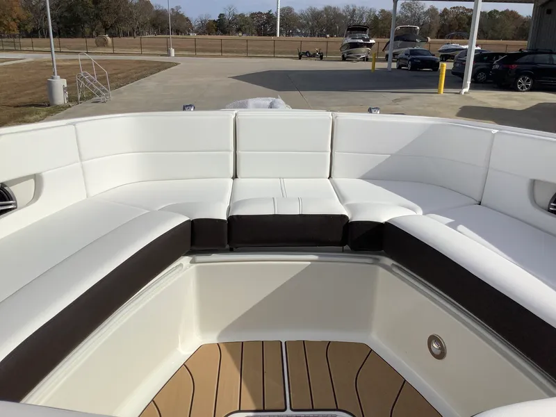 Slide: The Image of Sea Ray SLX 310 2026 - 44