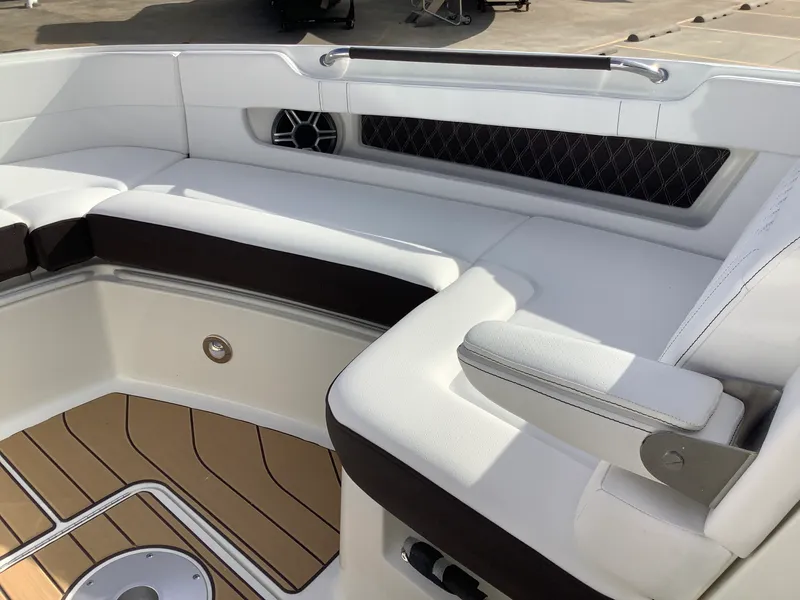 Slide: The Image of Sea Ray SLX 310 2026 - 45