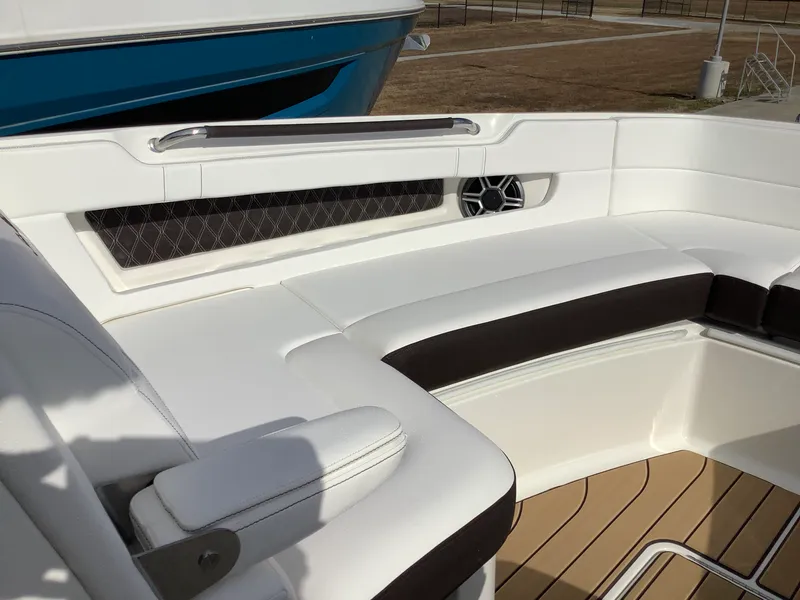 Slide: The Image of Sea Ray SLX 310 2026 - 46