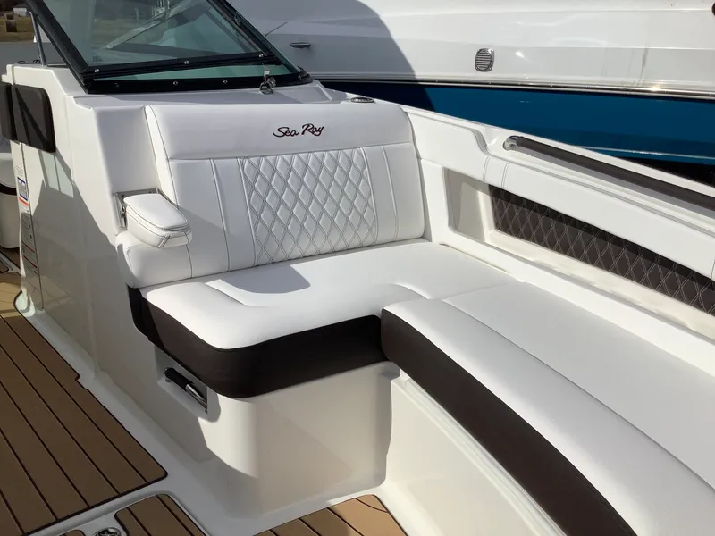 Slide: The Image of Sea Ray SLX 310 2026 - 47