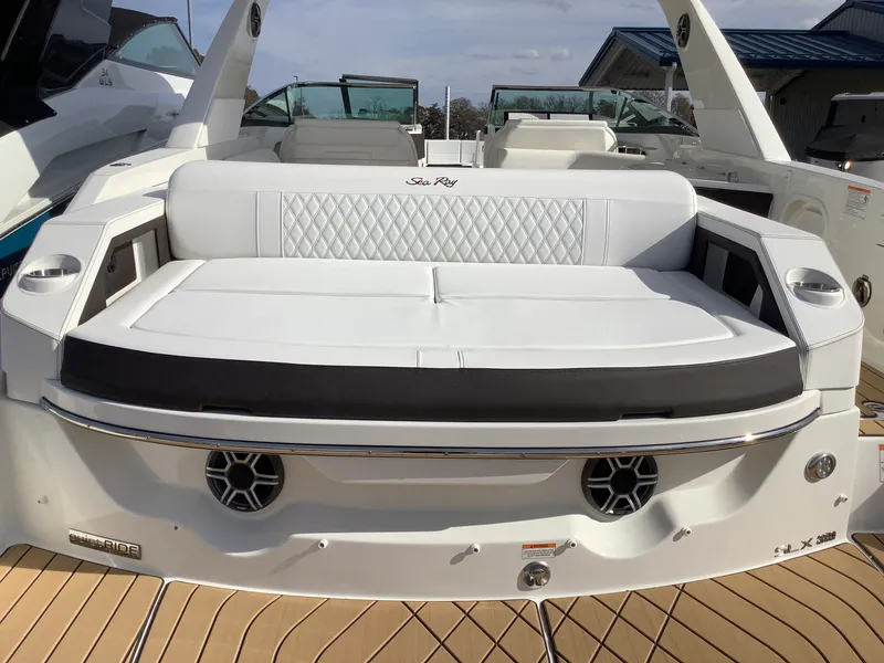 Slide: The Image of Sea Ray SLX 310 2026 - 5