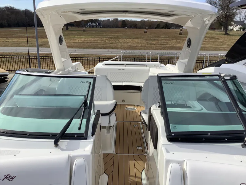 Slide: The Image of Sea Ray SLX 310 2026 - 54