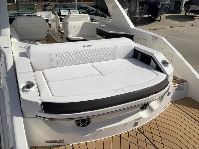 Slide: The Image of Sea Ray SLX 310 2026 - 6