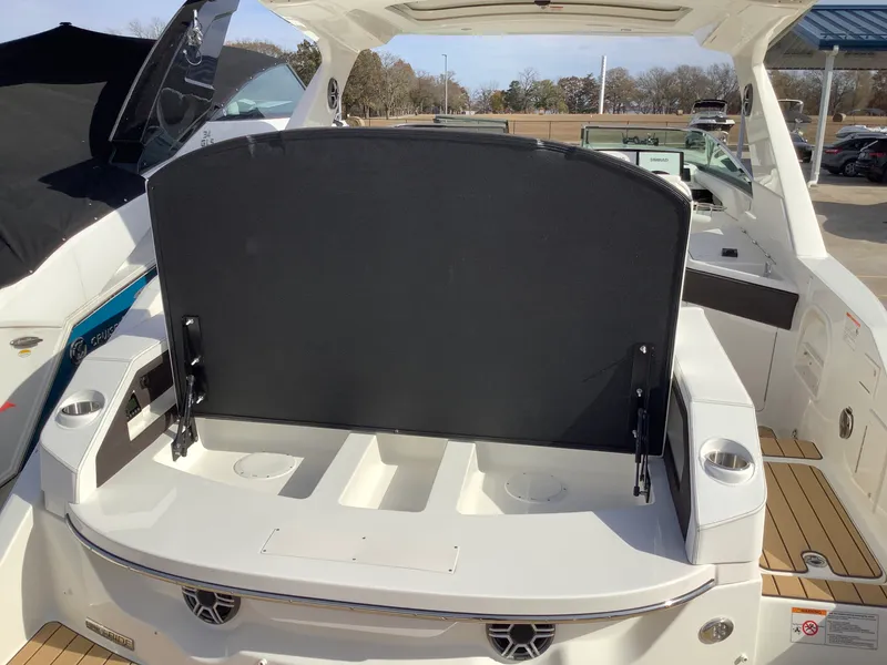 Slide: The Image of Sea Ray SLX 310 2026 - 7