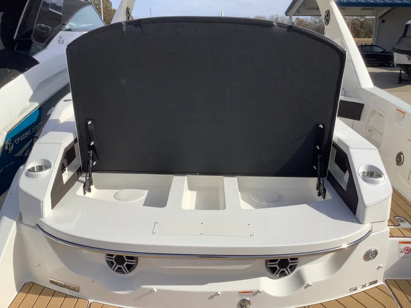 Slide: The Image of Sea Ray SLX 310 2026 - 8