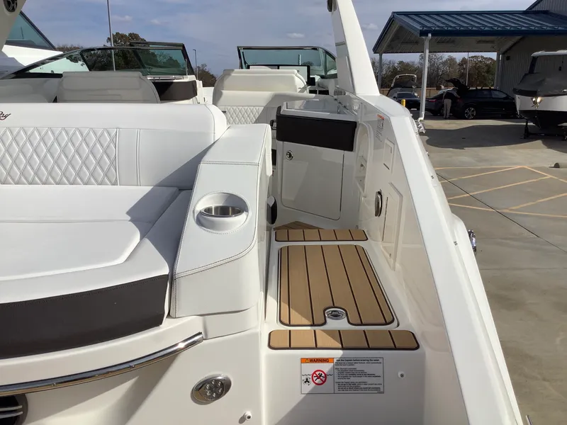 Slide: The Image of Sea Ray SLX 310 2026 - 9