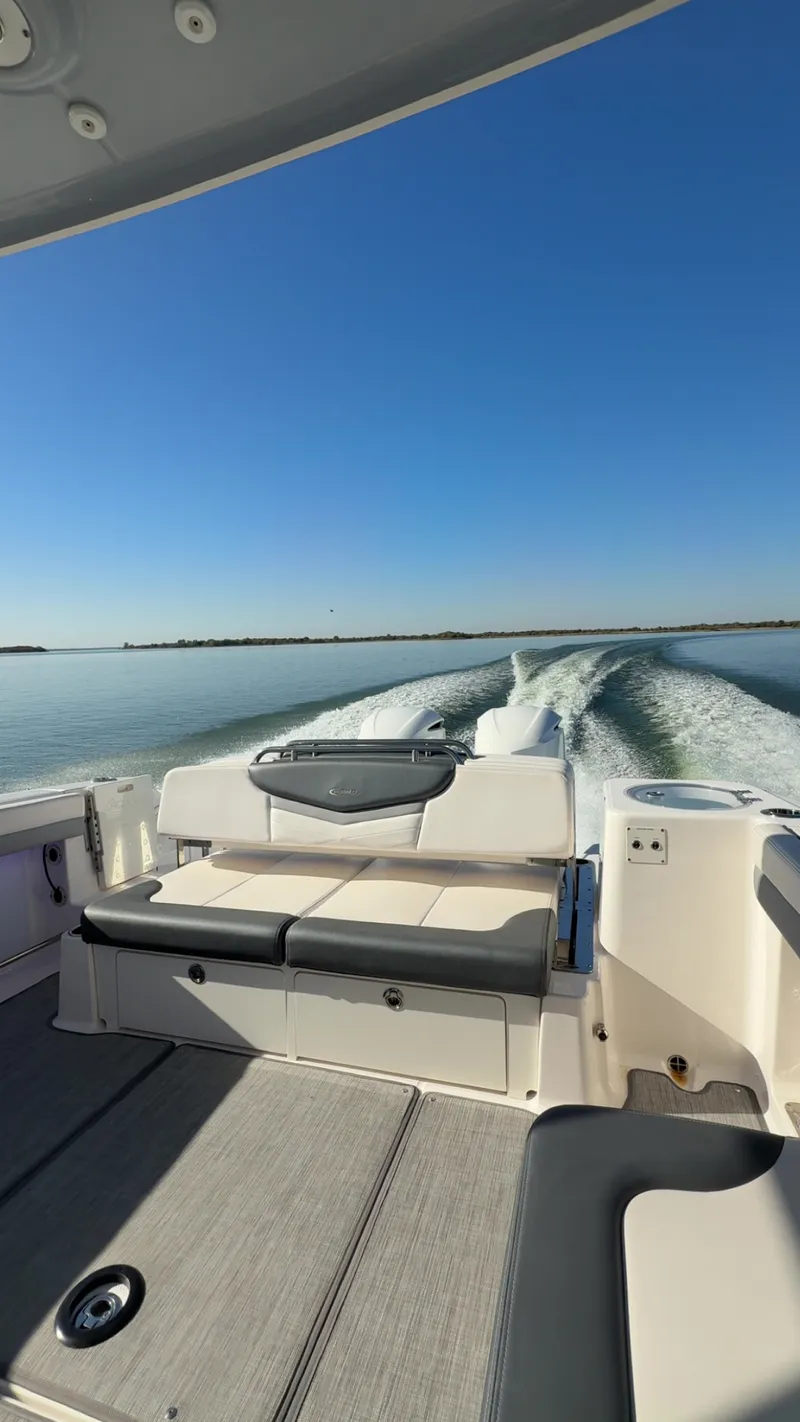 Slide: The Image of Robalo R317 2021 - 16