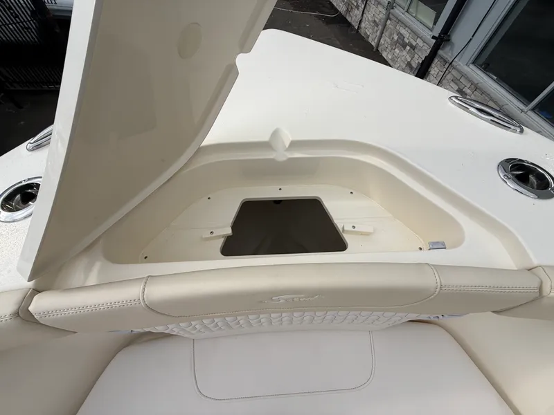 Slide: The Image of Scout 240 XSF 2026 - 20