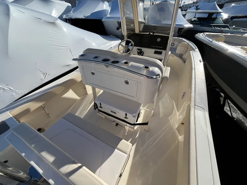 Slide: The Image of Scout 240 XSF 2026 - 7