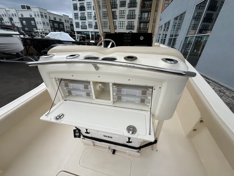 Slide: The Image of Scout 240 XSF 2026 - 9