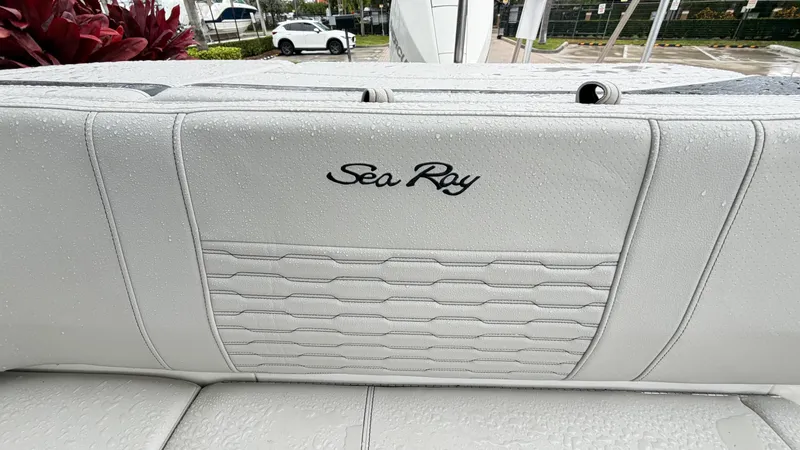 Slide: The Image of Sea Ray SPX 210 Outboard 2023 - 10