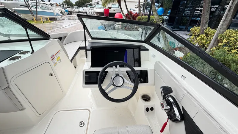 Slide: The Image of Sea Ray SPX 210 Outboard 2023 - 13