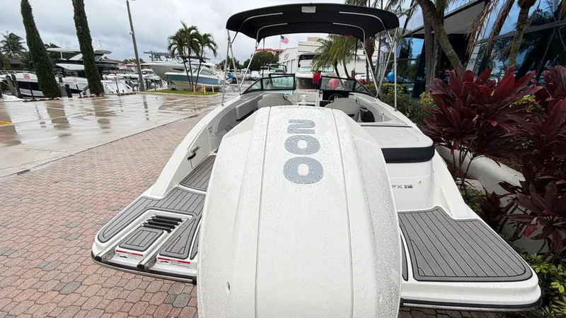 Slide: The Image of Sea Ray SPX 210 Outboard 2023 - 3