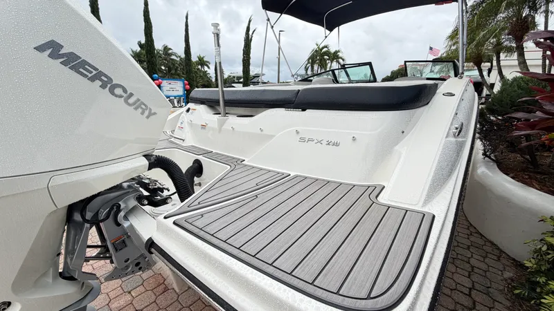 Slide: The Image of Sea Ray SPX 210 Outboard 2023 - 4