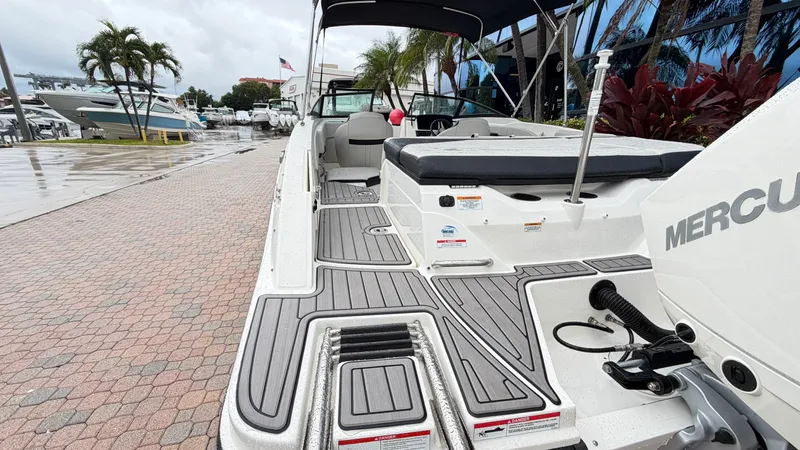 Slide: The Image of Sea Ray SPX 210 Outboard 2023 - 5