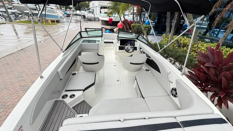 Slide: The Image of Sea Ray SPX 210 Outboard 2023 - 7