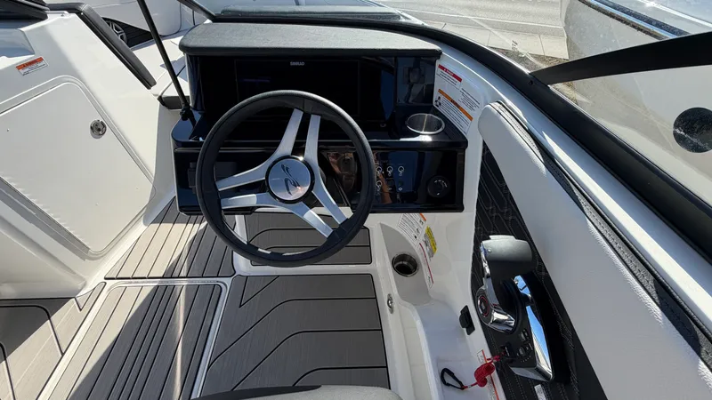 Slide: The Image of Sea Ray SPX 210 Outboard 2026 - 17