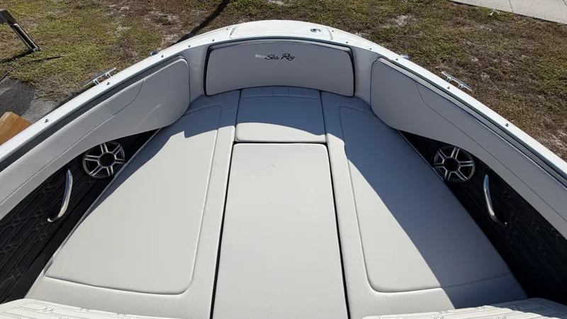 Slide: The Image of Sea Ray SPX 210 Outboard 2026 - 25