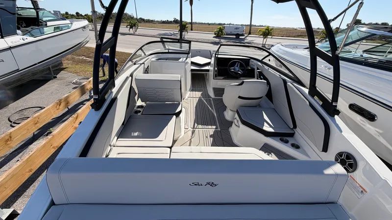 Slide: The Image of Sea Ray SPX 210 Outboard 2026 - 5