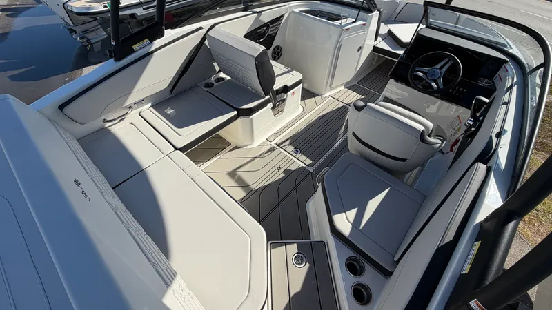 Slide: The Image of Sea Ray SPX 210 Outboard 2026 - 7