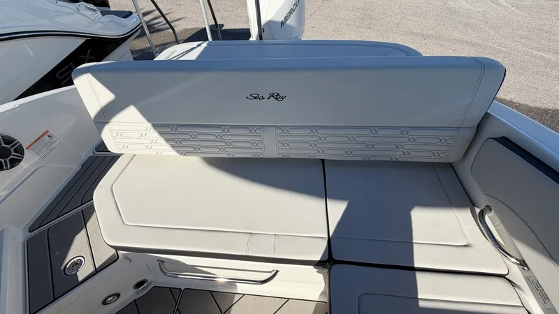 Slide: The Image of Sea Ray SPX 210 Outboard 2026 - 9