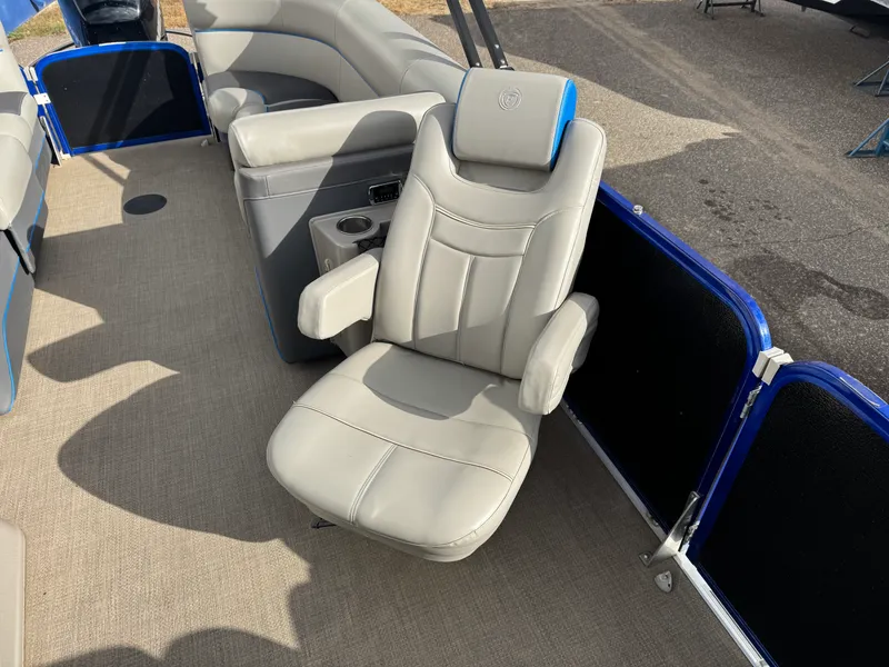 Slide: The Image of Premier 230 SOLARIS 2016 - 16