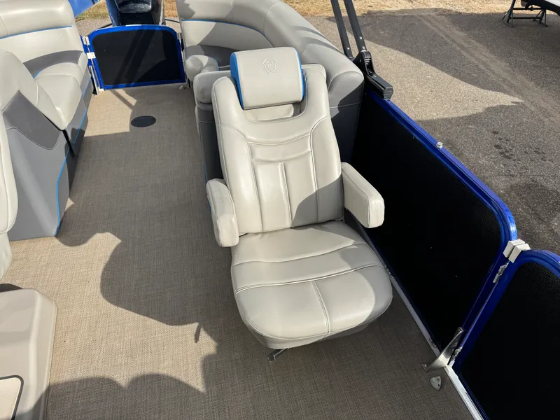 Slide: The Image of Premier 230 SOLARIS 2016 - 17