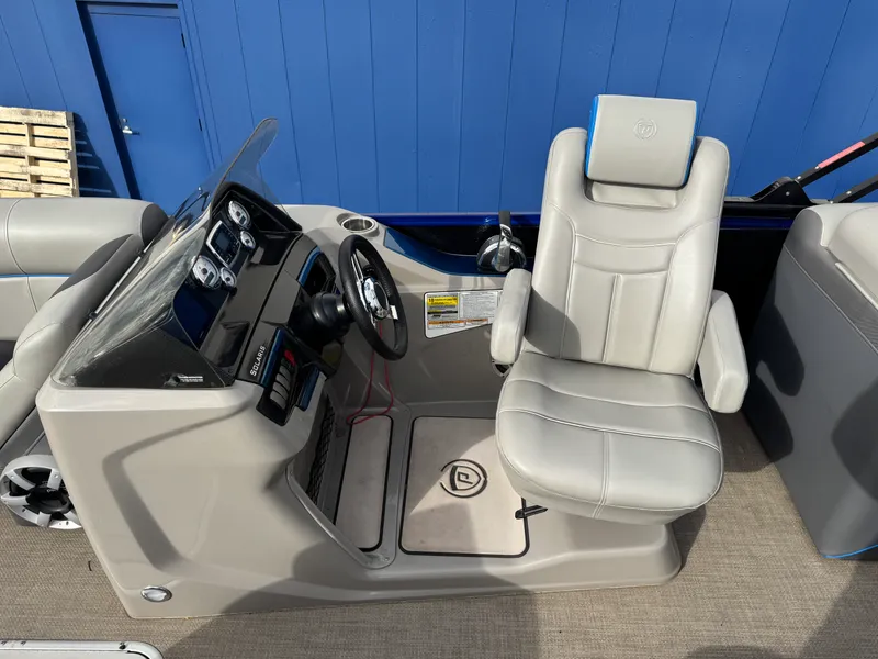 Slide: The Image of Premier 230 SOLARIS 2016 - 24