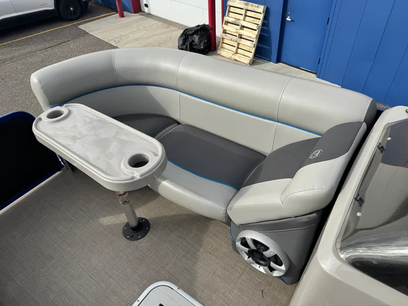 Slide: The Image of Premier 230 SOLARIS 2016 - 33