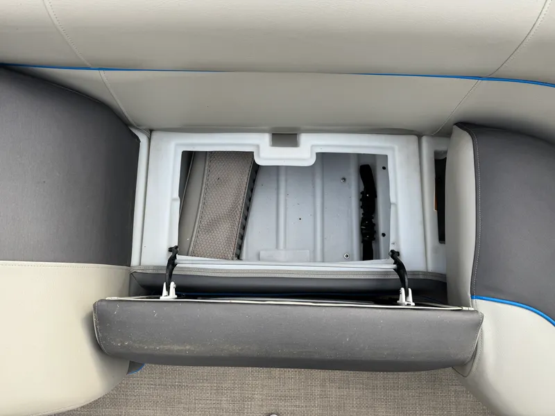 Slide: The Image of Premier 230 SOLARIS 2016 - 36