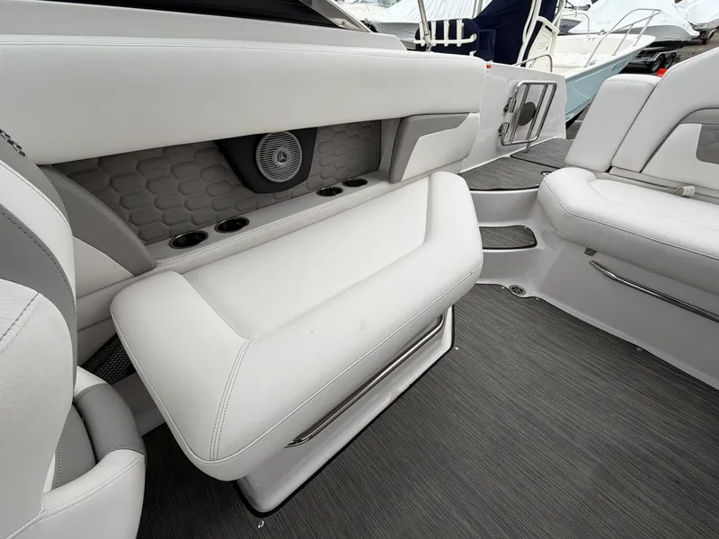 Slide: The Image of Four Winns HD270-OB 2019 - 11