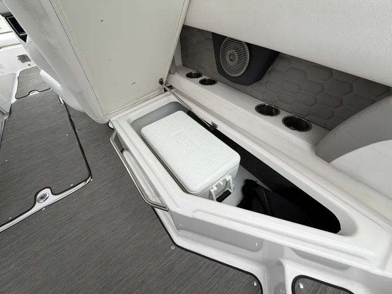 Slide: The Image of Four Winns HD270-OB 2019 - 12