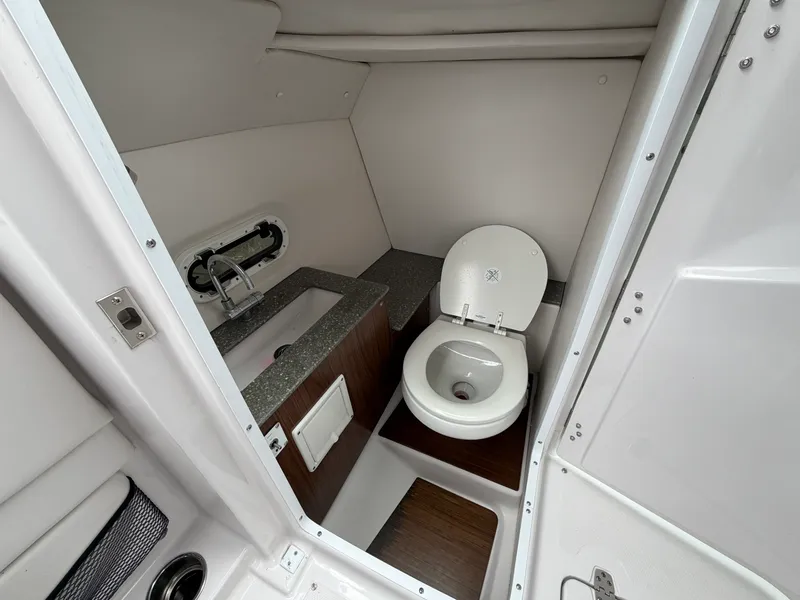 Slide: The Image of Four Winns HD270-OB 2019 - 17