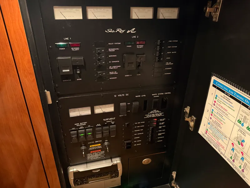 Slide: The Image of Sea Ray 360 SUNDANCER 2005 - 25