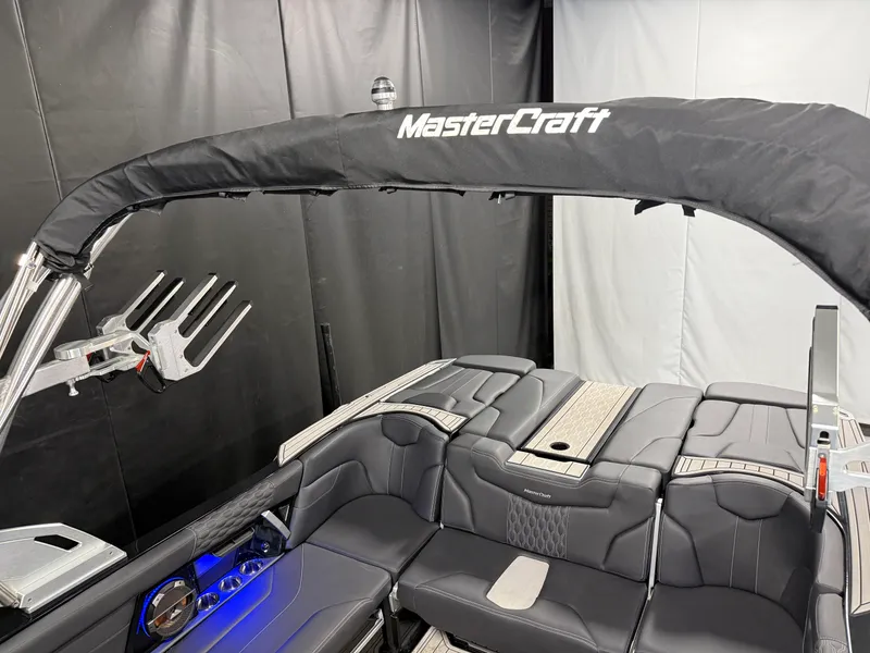 Slide: The Image of Mastercraft XT24 2022 - 100