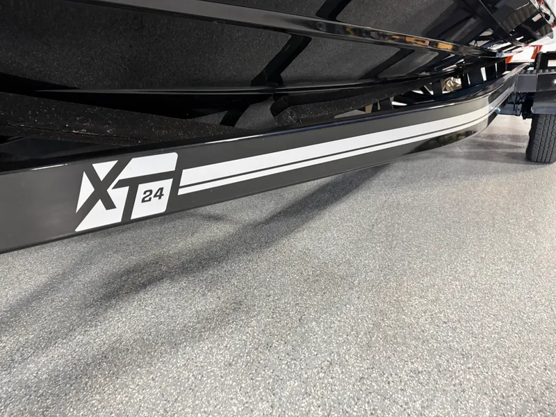 Slide: The Image of Mastercraft XT24 2022 - 102