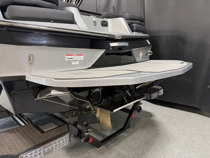 Slide: The Image of Mastercraft XT24 2022 - 12