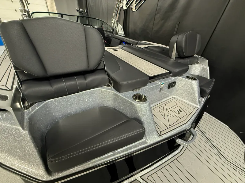 Slide: The Image of Mastercraft XT24 2022 - 19