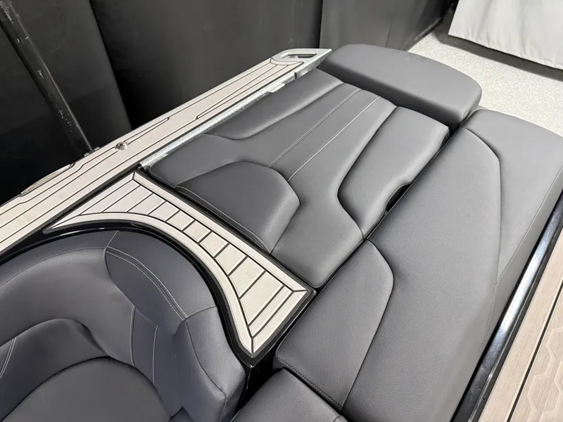 Slide: The Image of Mastercraft XT24 2022 - 26