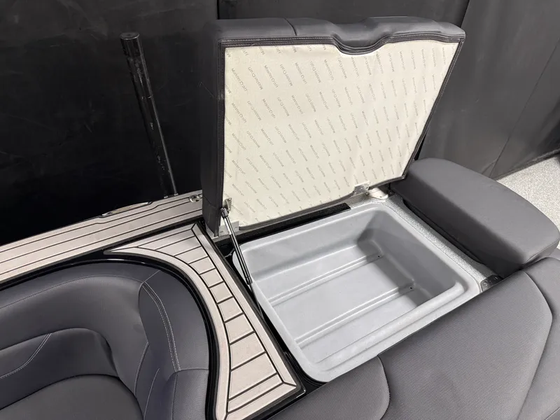 Slide: The Image of Mastercraft XT24 2022 - 27