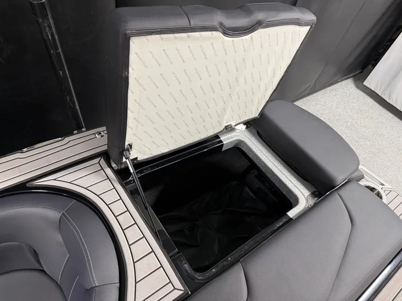 Slide: The Image of Mastercraft XT24 2022 - 28