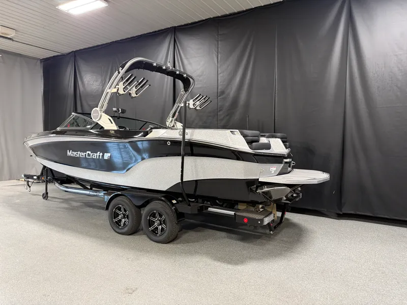 Slide: The Image of Mastercraft XT24 2022 - 3