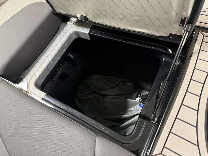 Slide: The Image of Mastercraft XT24 2022 - 30