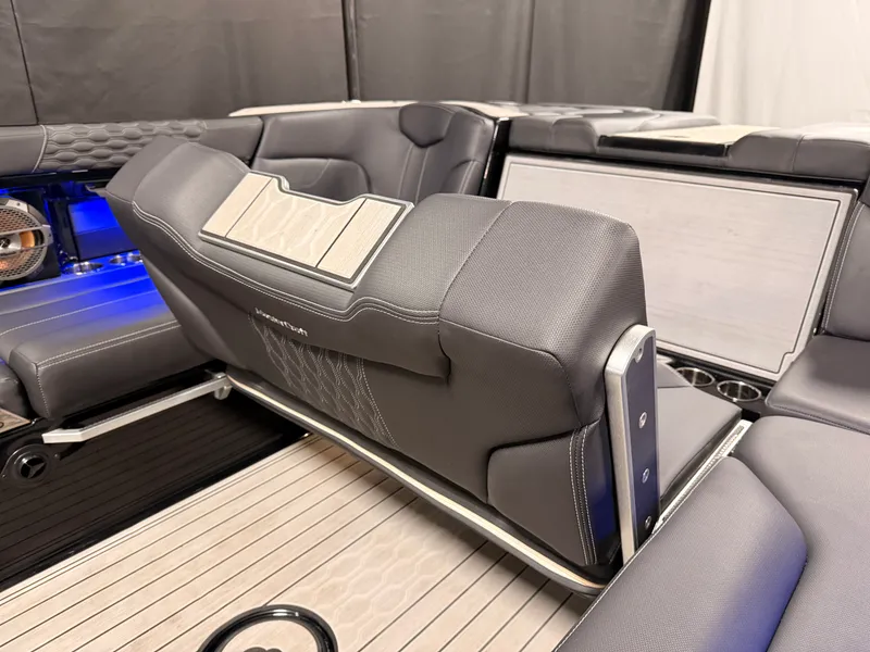 Slide: The Image of Mastercraft XT24 2022 - 35