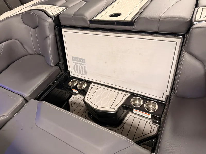 Slide: The Image of Mastercraft XT24 2022 - 37